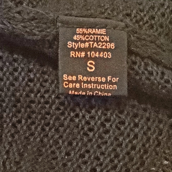 Pearl Split Back Button Detail Loose knit Top Sz S - Picture 6 of 7